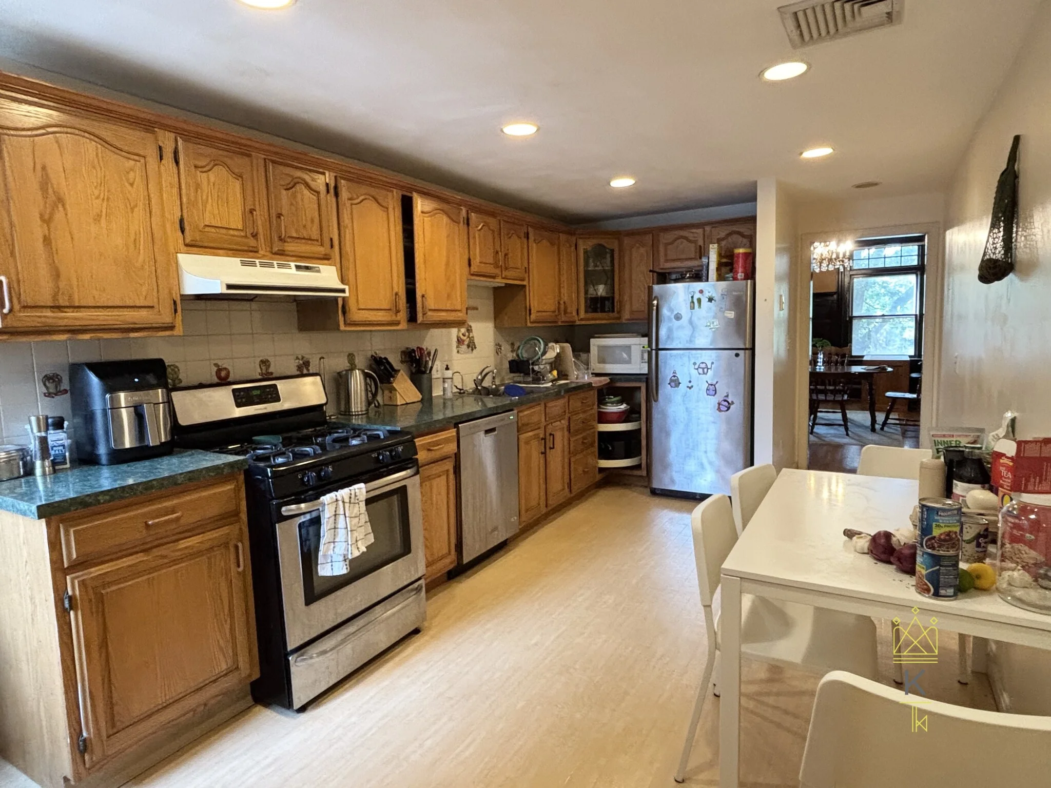3 bed, 2 bath apartment for rent at 1901 Beacon St Unit 2, Brookline — photo 2 of 16