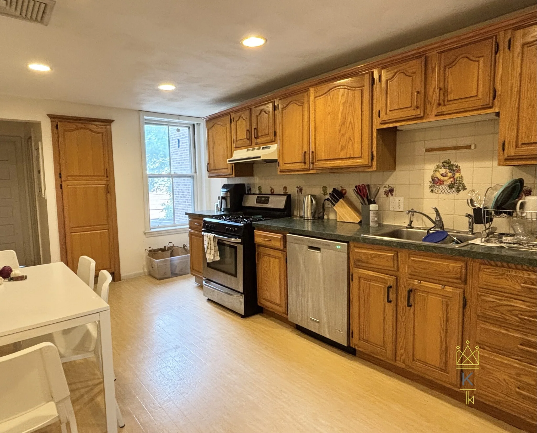 3 bed, 2 bath apartment for rent at 1901 Beacon St Unit 2, Brookline — photo 1 of 16