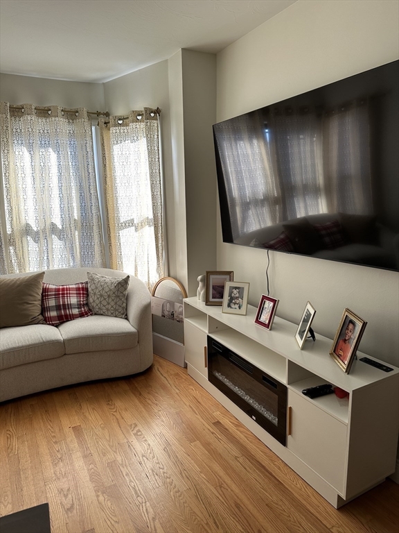 3 bed, 1 bath apartment for rent at 1905 Columbus Ave Unit 3, Roxbury — photo 3 of 20