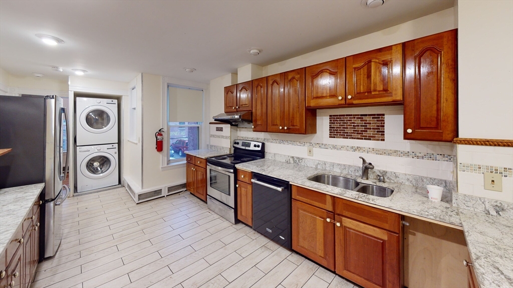 3 bed, 2 bath apartment for rent at 1906 Beacon Unit 1, Brookline