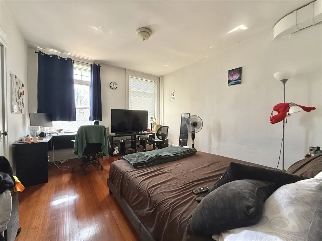 4 bed, 2 bath apartment for rent at 1908 Beacon St Unit 2, Brookline — photo 12 of 22