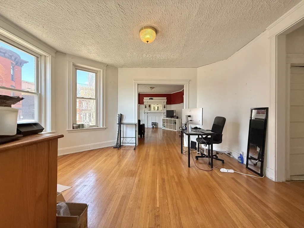4 bed, 2 bath apartment for rent at 1908 Beacon St Unit 2, Brookline — photo 4 of 22