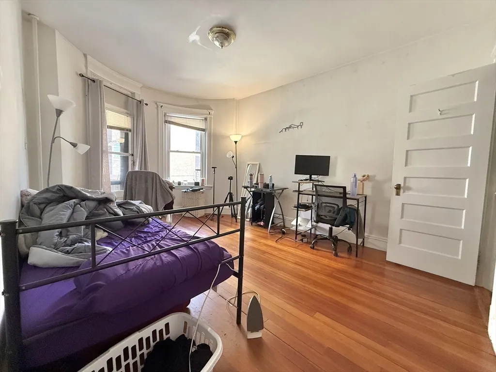 4 bed, 2 bath apartment for rent at 1908 Beacon St Unit 2, Brookline — photo 5 of 22