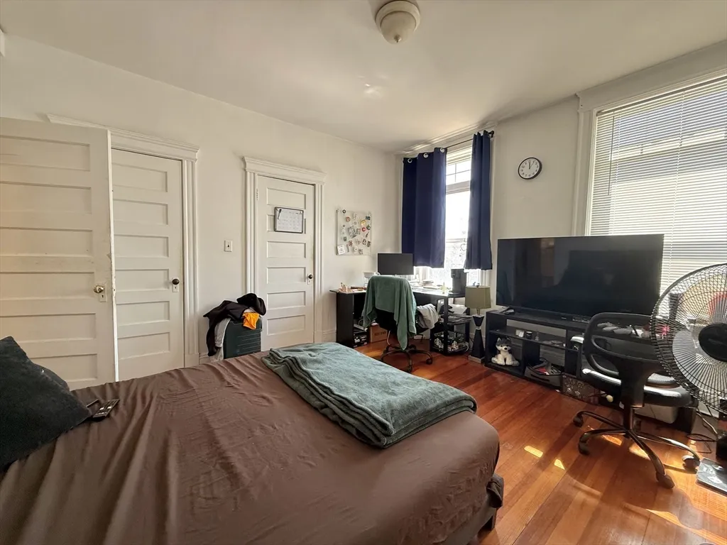 4 bed, 2 bath apartment for rent at 1908 Beacon St Unit 2, Brookline — photo 17 of 22