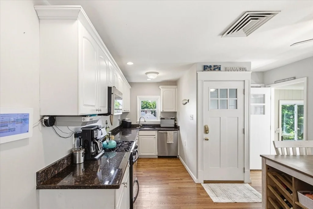 3 bed, 2 bath apartment for rent at 191-193 Cornell St Unit 2, Roslindale — photo 9 of 40