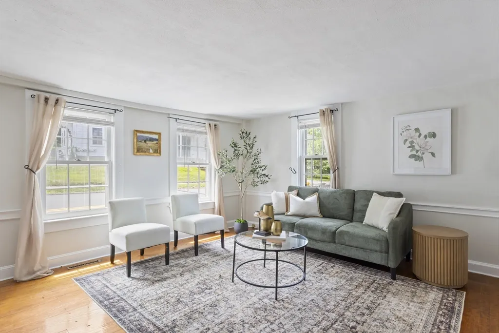 2 bed, 1 bath apartment for rent at 191-193 South St Unit 1, Hingham — photo 7 of 23
