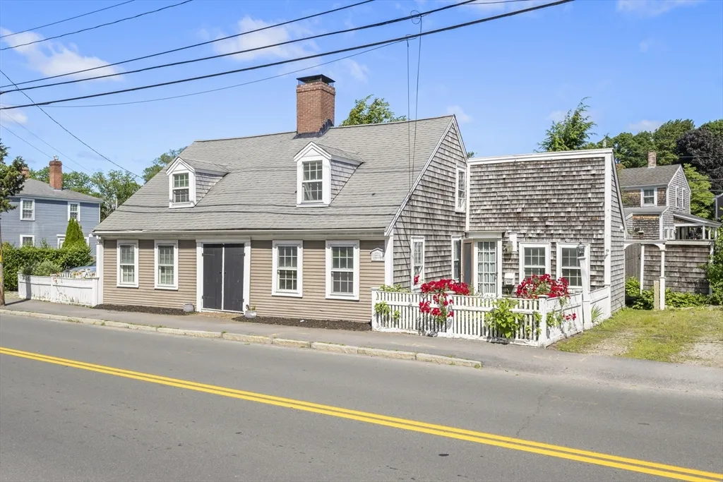 2 bed, 1 bath apartment for rent at 191-193 South St Unit 1, Hingham