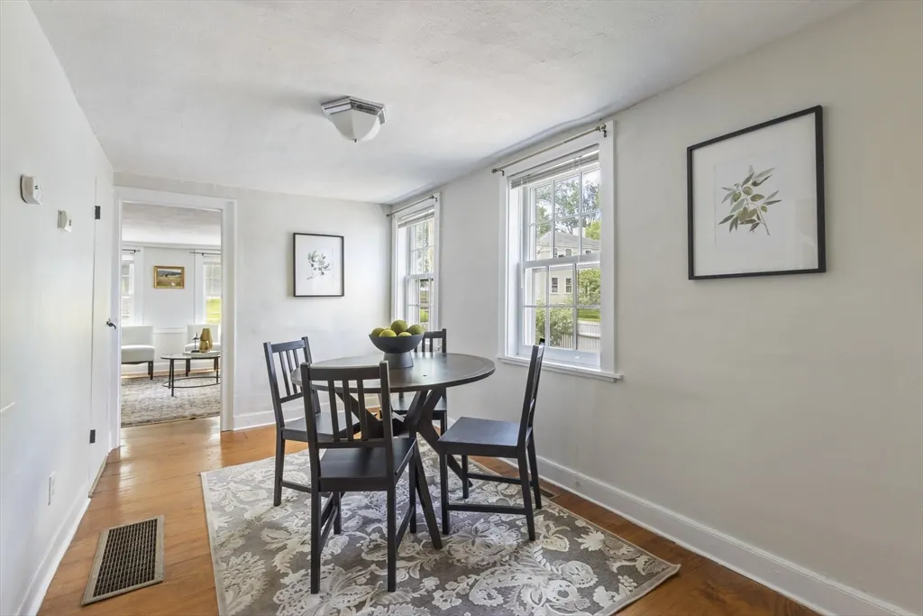 2 bed, 1 bath apartment for rent at 191-193 South St Unit 1, Hingham — photo 5 of 23