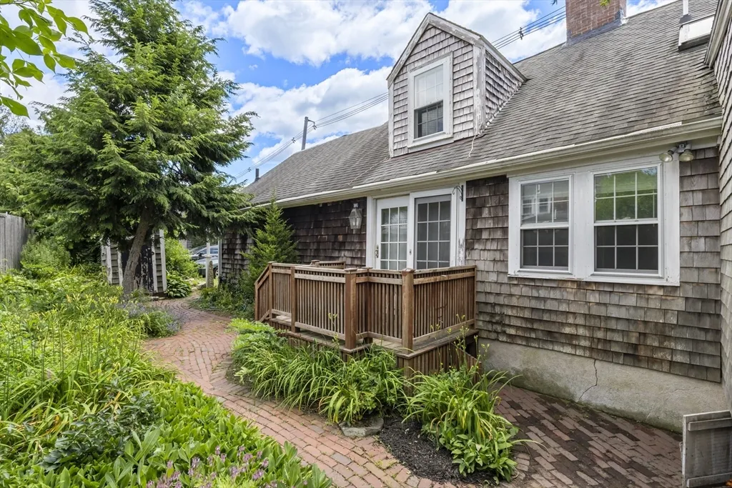 2 bed, 1 bath apartment for rent at 191-193 South St Unit 1, Hingham — photo 17 of 23