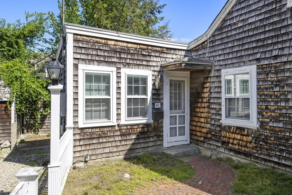 2 bed, 1 bath apartment for rent at 191-193 South St Unit 1, Hingham — photo 19 of 23