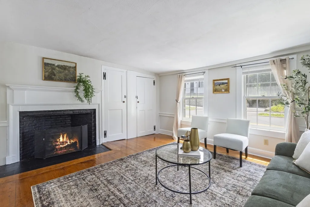 2 bed, 1 bath apartment for rent at 191-193 South St Unit 1, Hingham — photo 6 of 23