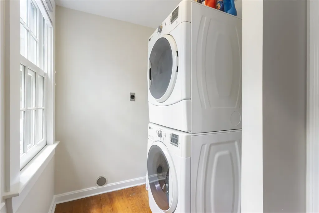 2 bed, 1 bath apartment for rent at 191-193 South St Unit 1, Hingham — photo 13 of 23
