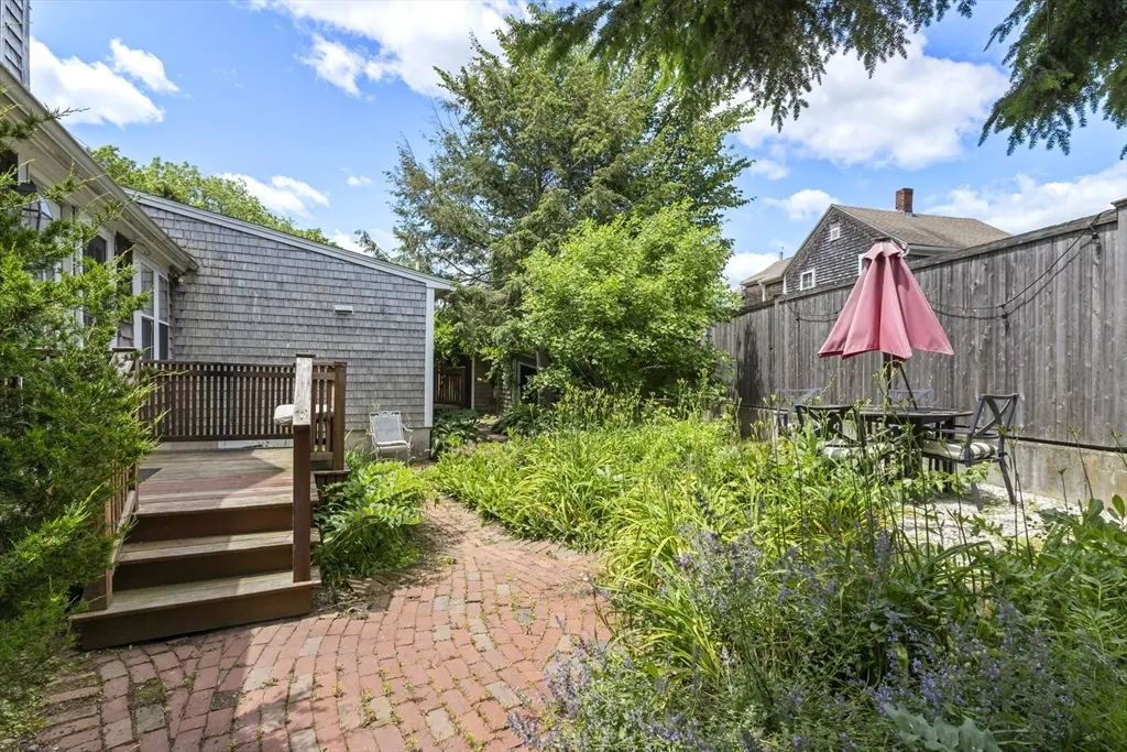 2 bed, 1 bath apartment for rent at 191-193 South St Unit 1, Hingham — photo 18 of 23