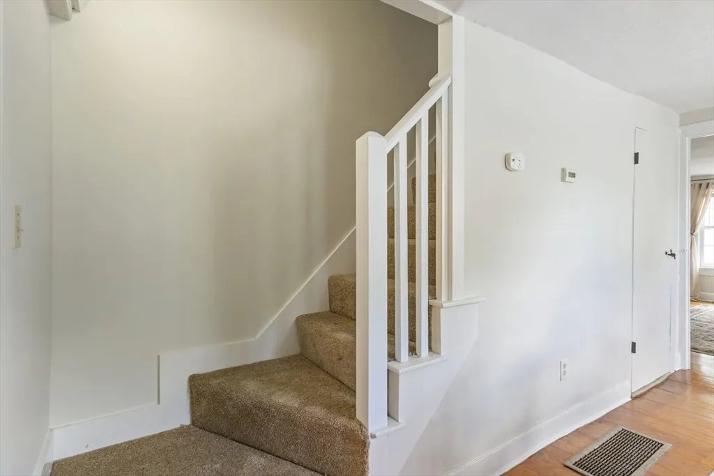 2 bed, 1 bath apartment for rent at 191-193 South St Unit 1, Hingham — photo 10 of 23