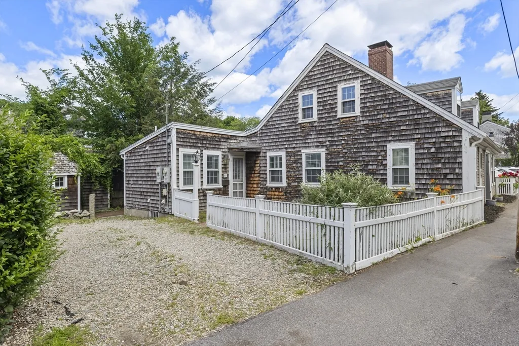 2 bed, 1 bath apartment for rent at 191-193 South St Unit 1, Hingham — photo 21 of 23