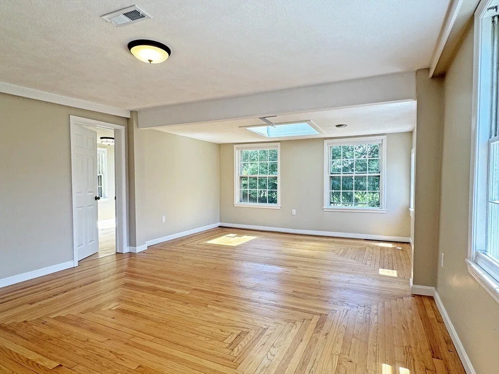 3 bed, 2 bath apartment for rent at 191-195 Weston St Unit 191, Waltham — photo 2 of 13