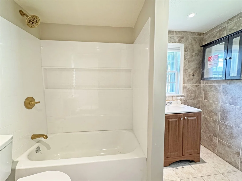 3 bed, 2 bath apartment for rent at 191-195 Weston St Unit 191, Waltham — photo 7 of 13