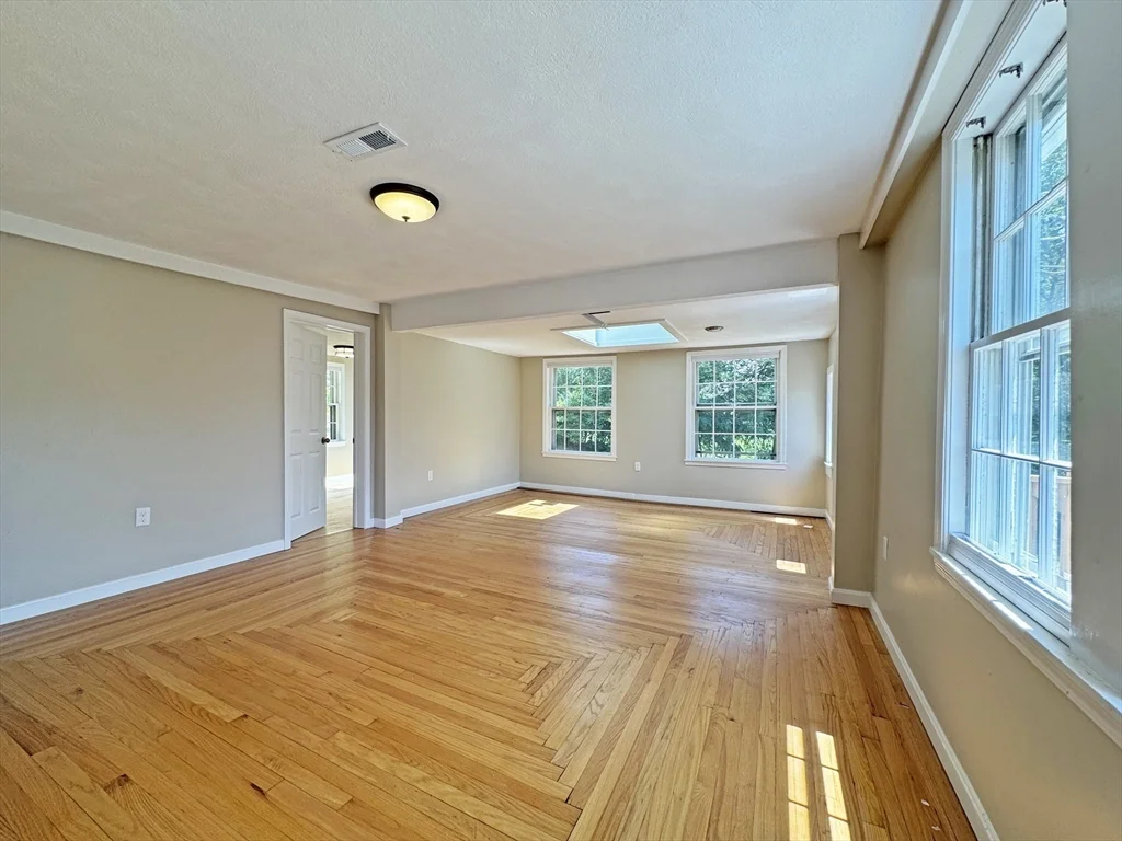 3 bed, 2 bath apartment for rent at 191-195 Weston St Unit 191, Waltham — photo 3 of 13