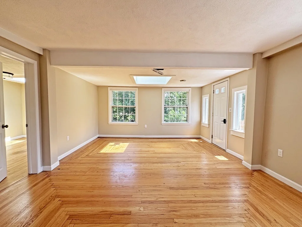 3 bed, 2 bath apartment for rent at 191-195 Weston St Unit 191, Waltham — photo 1 of 13
