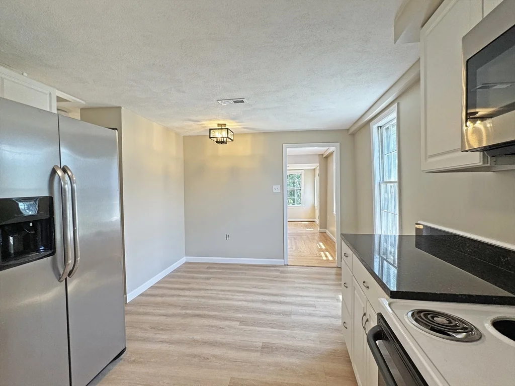 3 bed, 2 bath apartment for rent at 191-195 Weston St Unit 191, Waltham — photo 5 of 13