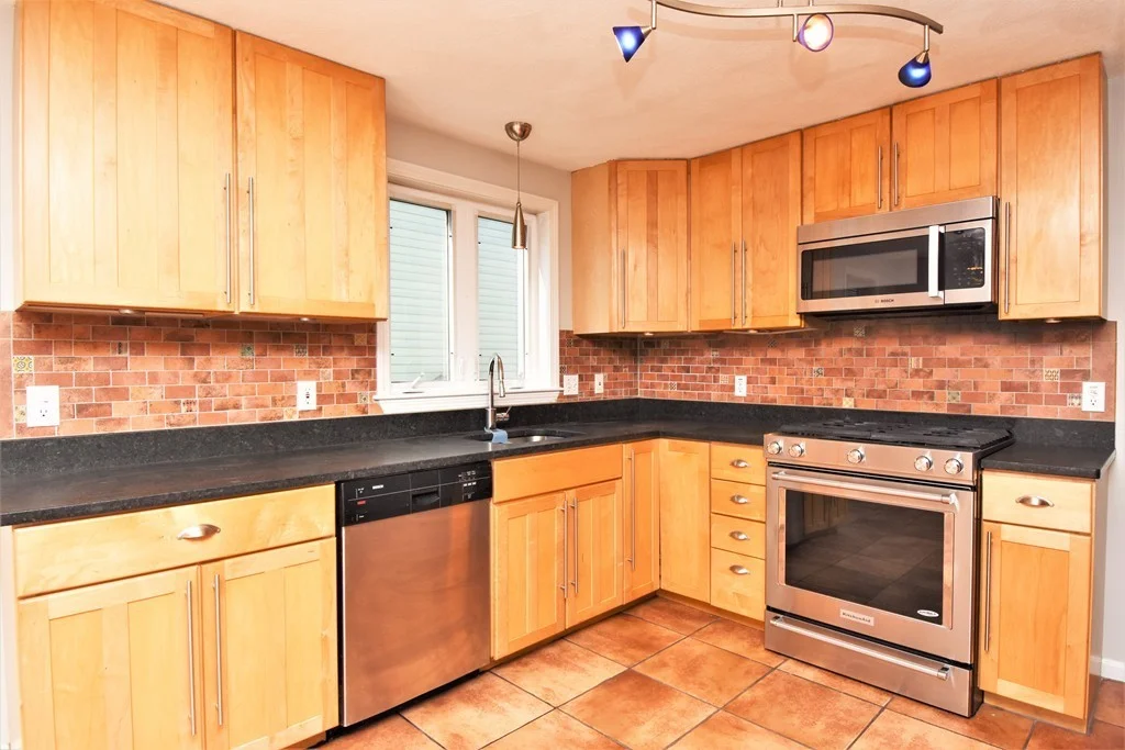 3 bed, 1 bath apartment for rent at 191 Adams St Unit 1, South Waltham — photo 5 of 32