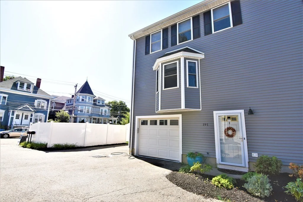 3 bed, 1 bath apartment for rent at 191 Adams St Unit 1, South Waltham — photo 1 of 32