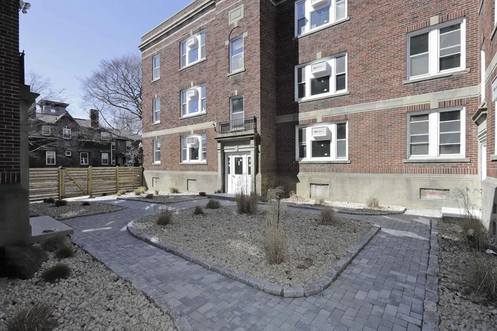 2 bed, 1 bath apartment for rent at 191 Elm St Unit 1, Center — photo 5 of 42