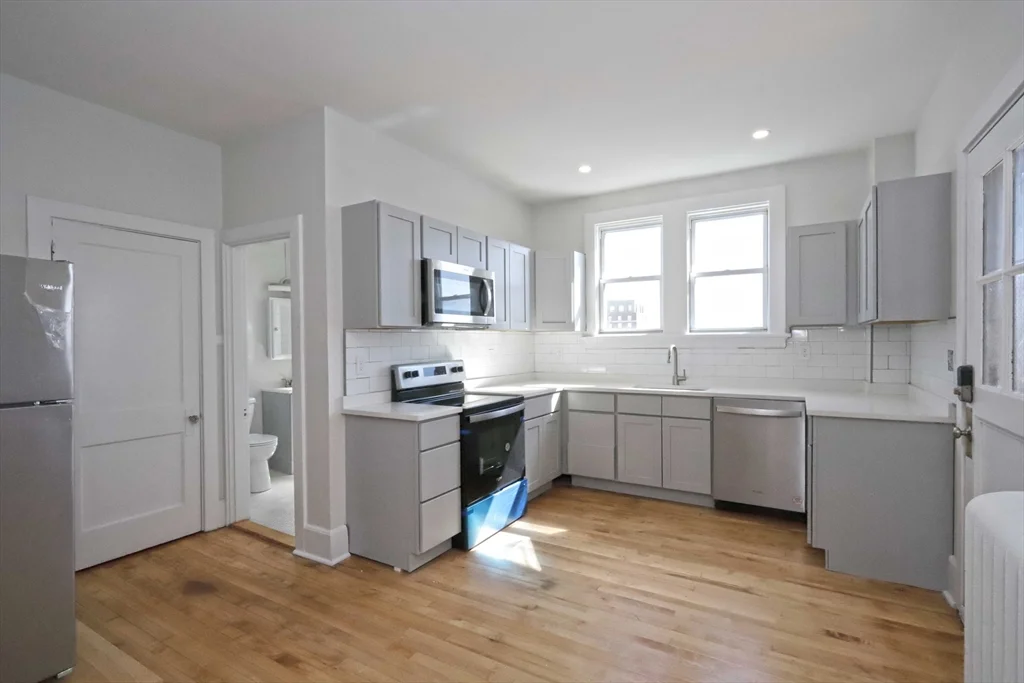 2 bed, 1 bath apartment for rent at 191 Elm St Unit 1, Center — photo 21 of 42