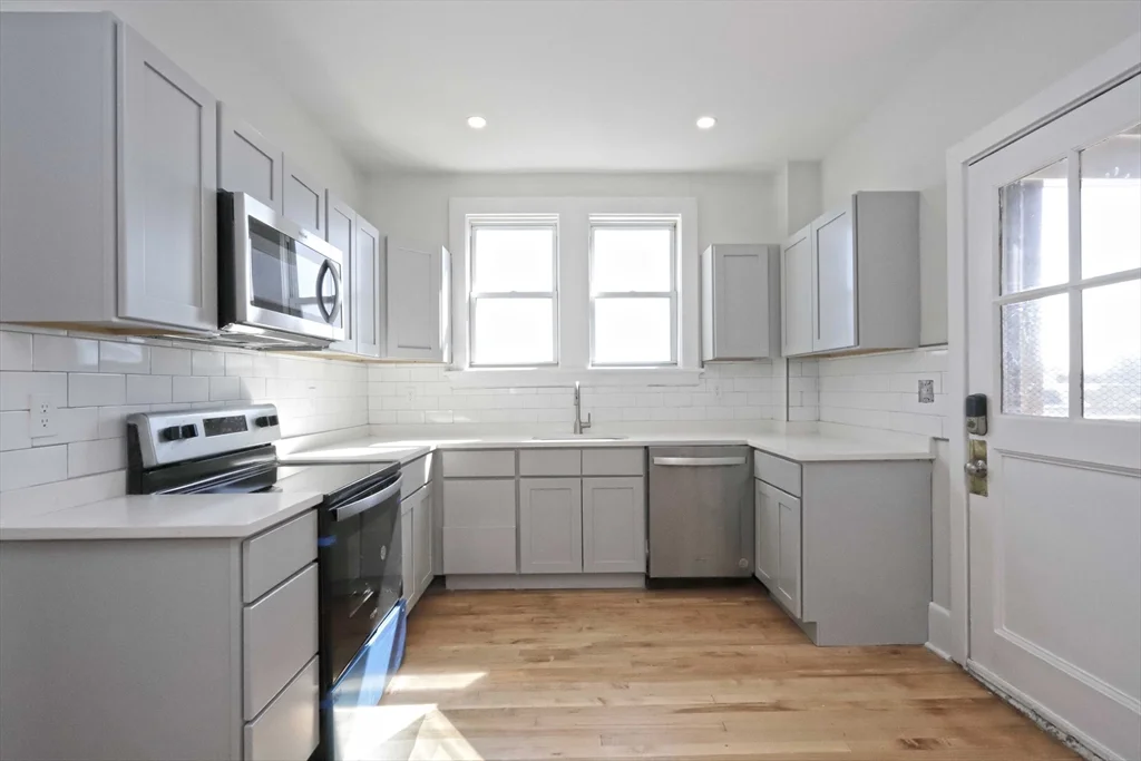2 bed, 1 bath apartment for rent at 191 Elm St Unit 1, Center — photo 20 of 42