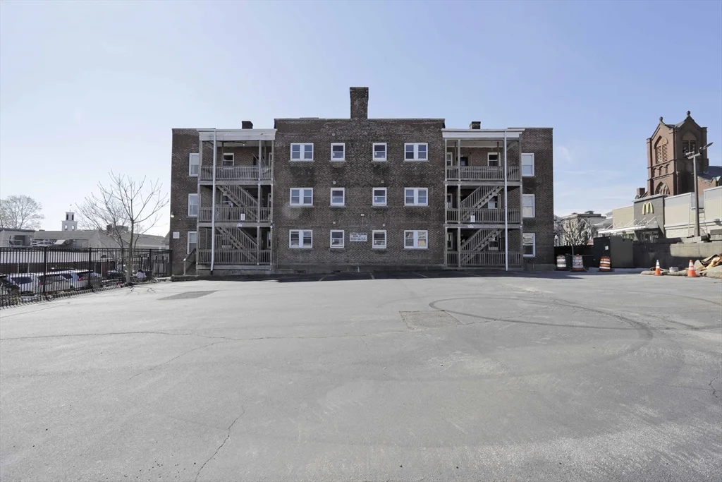 2 bed, 1 bath apartment for rent at 191 Elm St Unit 1, Center — photo 10 of 42