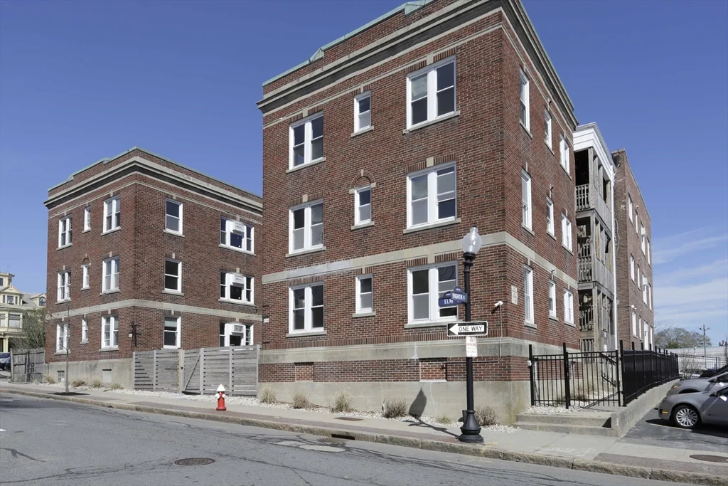 1 bed, 1 bath apartment for rent at 191 Elm St Unit 2, Center — photo 1 of 36