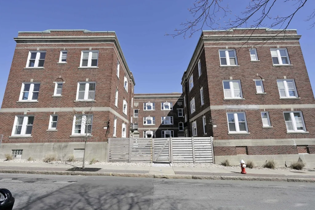 1 bed, 1 bath apartment for rent at 191 Elm St Unit 2, Center — photo 4 of 36