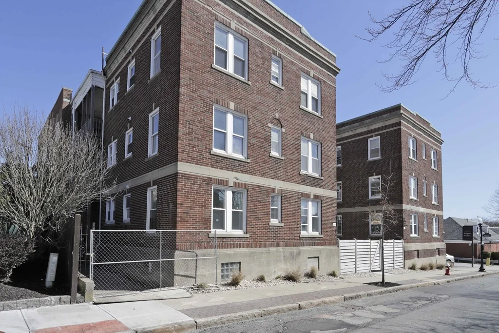 1 bed, 1 bath apartment for rent at 191 Elm St Unit 2, Center — photo 9 of 36