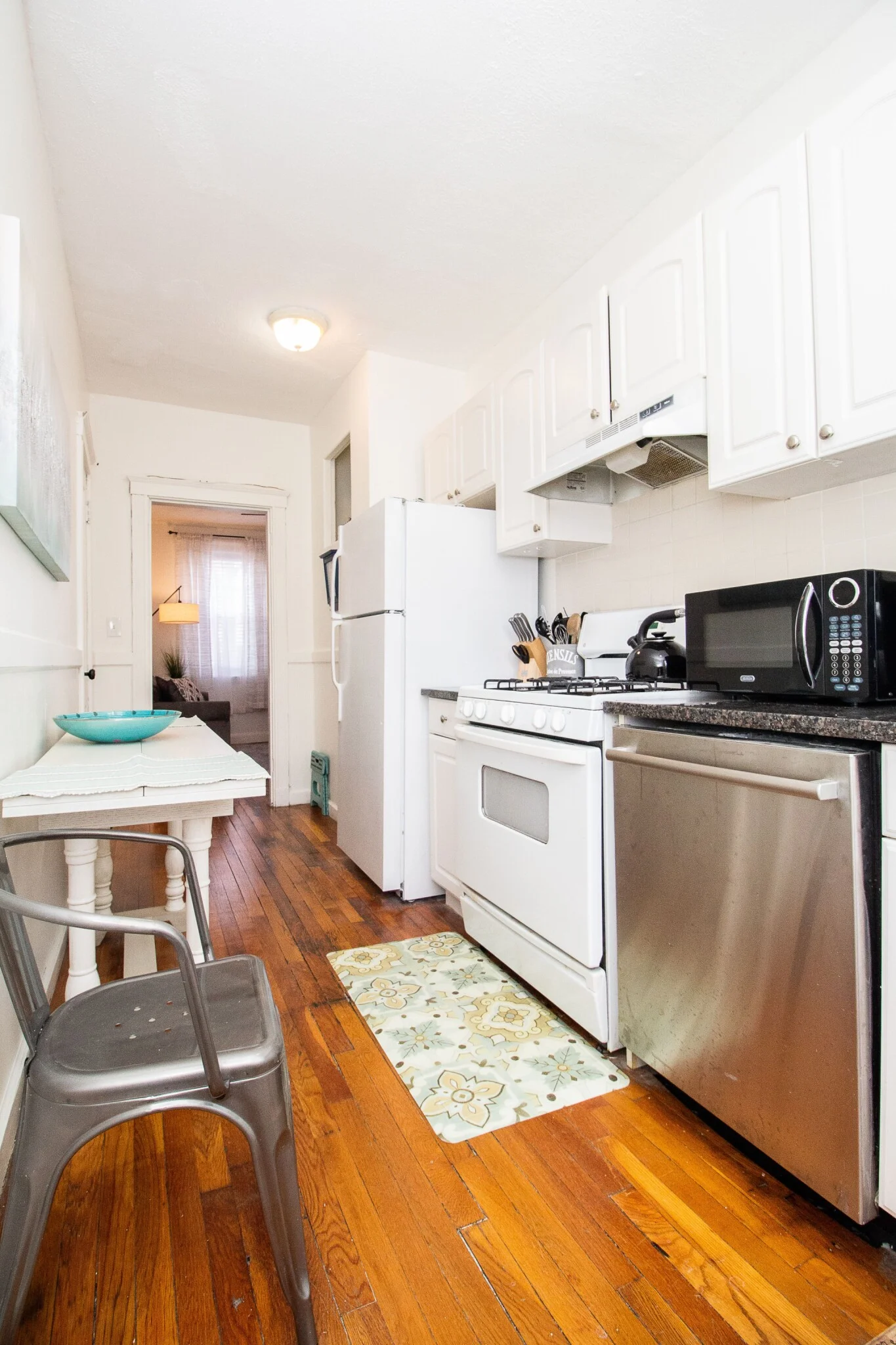 1 bed, 1 bath apartment for rent at 191 Kent Sq Unit 1, Brookline — photo 3 of 27