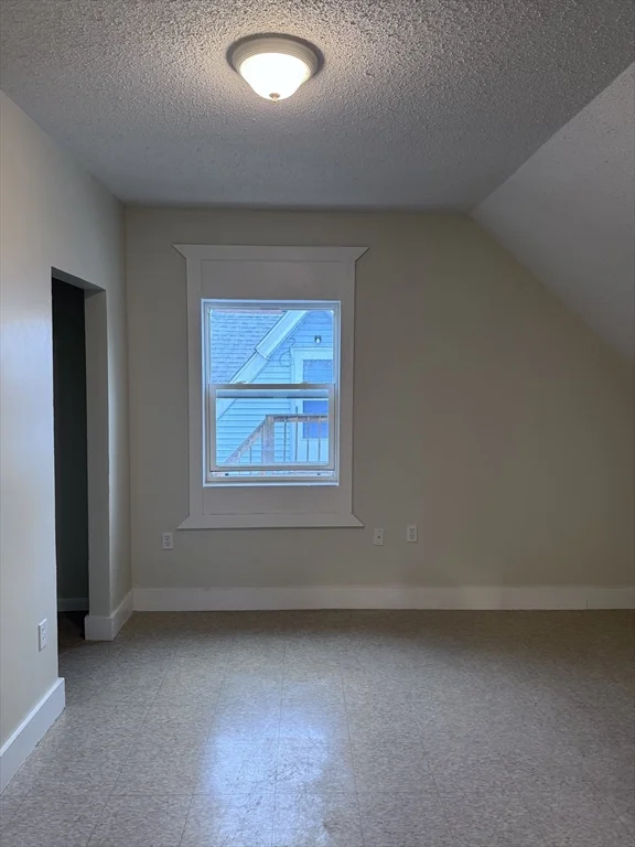 2 bed, 1 bath apartment for rent at 191 Walnut St Unit 3, Holyoke — photo 2 of 8