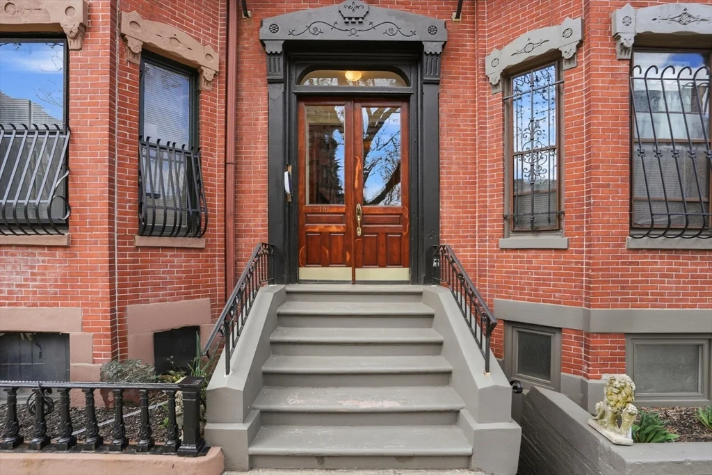 1 bed, 1 bath apartment for rent at 191 Warren Ave Unit 3, South End