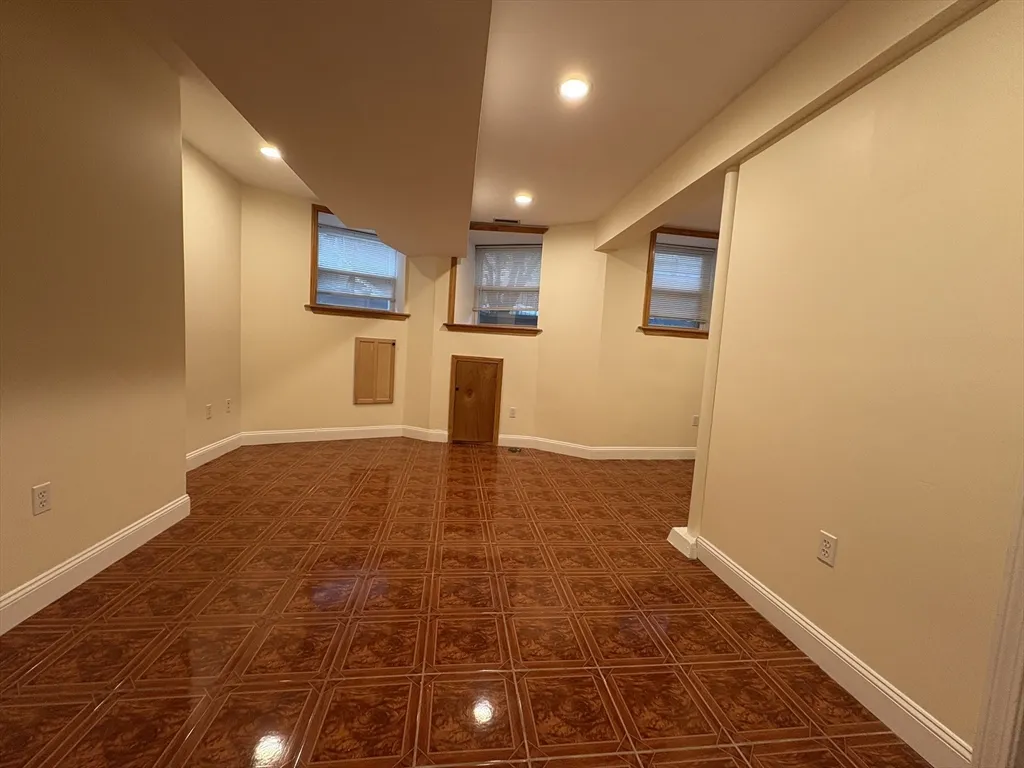 4 bed, 2 bath apartment for rent at 191 Winthrop Rd Unit 1, Aspinwall Hill — photo 12 of 15