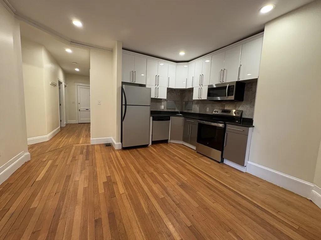 4 bed, 2 bath apartment for rent at 191 Winthrop Rd Unit 1, Aspinwall Hill — photo 15 of 15