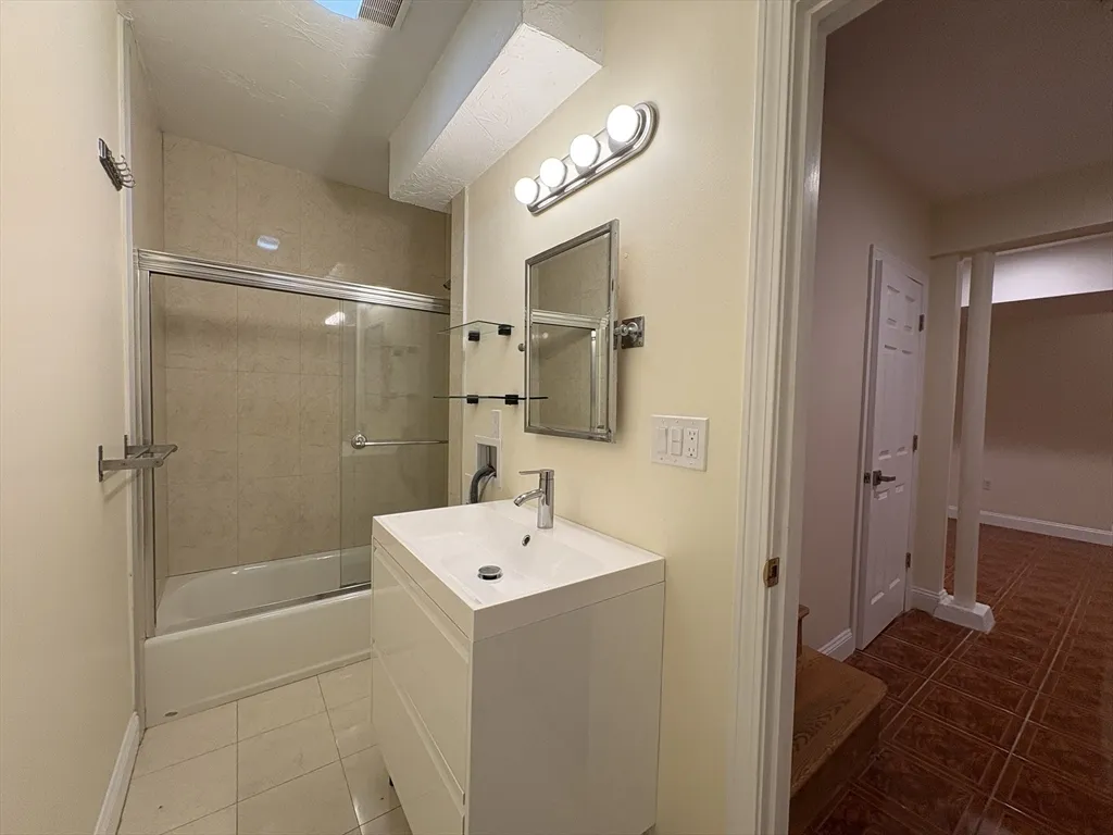 4 bed, 2 bath apartment for rent at 191 Winthrop Rd Unit 1, Aspinwall Hill — photo 9 of 15