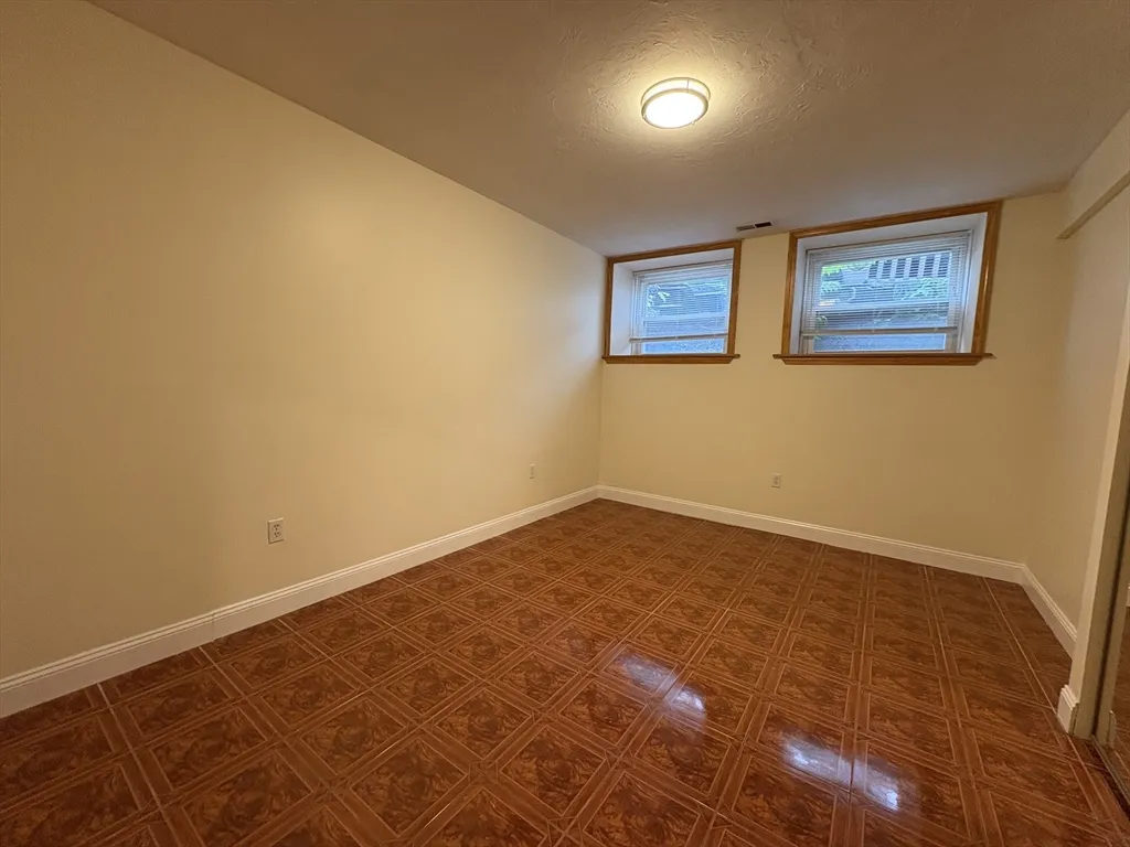 4 bed, 2 bath apartment for rent at 191 Winthrop Rd Unit 1, Aspinwall Hill — photo 13 of 15