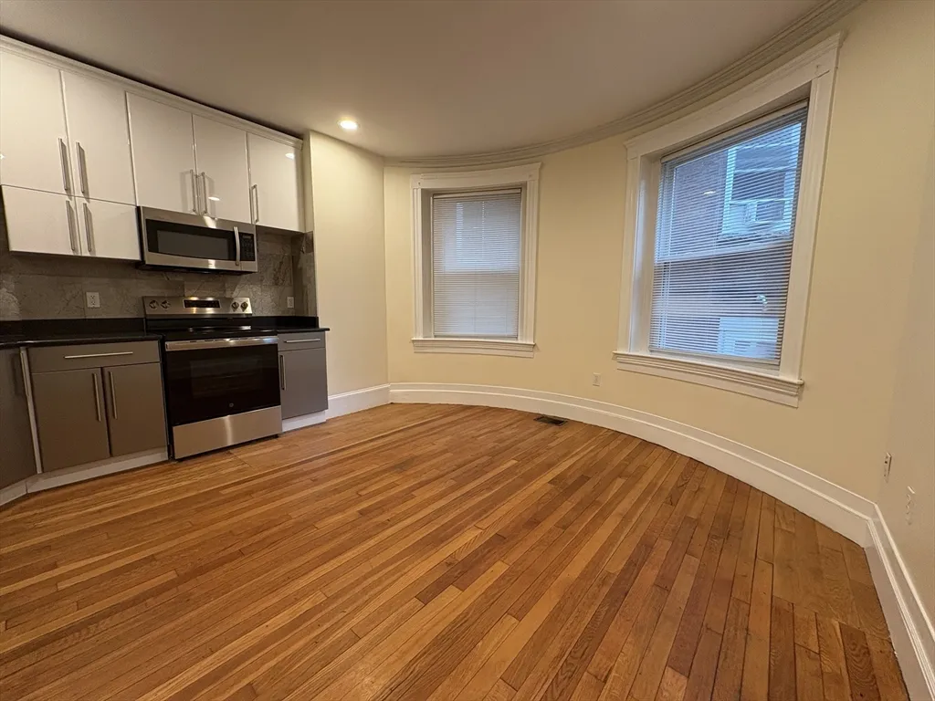 4 bed, 2 bath apartment for rent at 191 Winthrop Rd Unit 1, Aspinwall Hill — photo 1 of 15