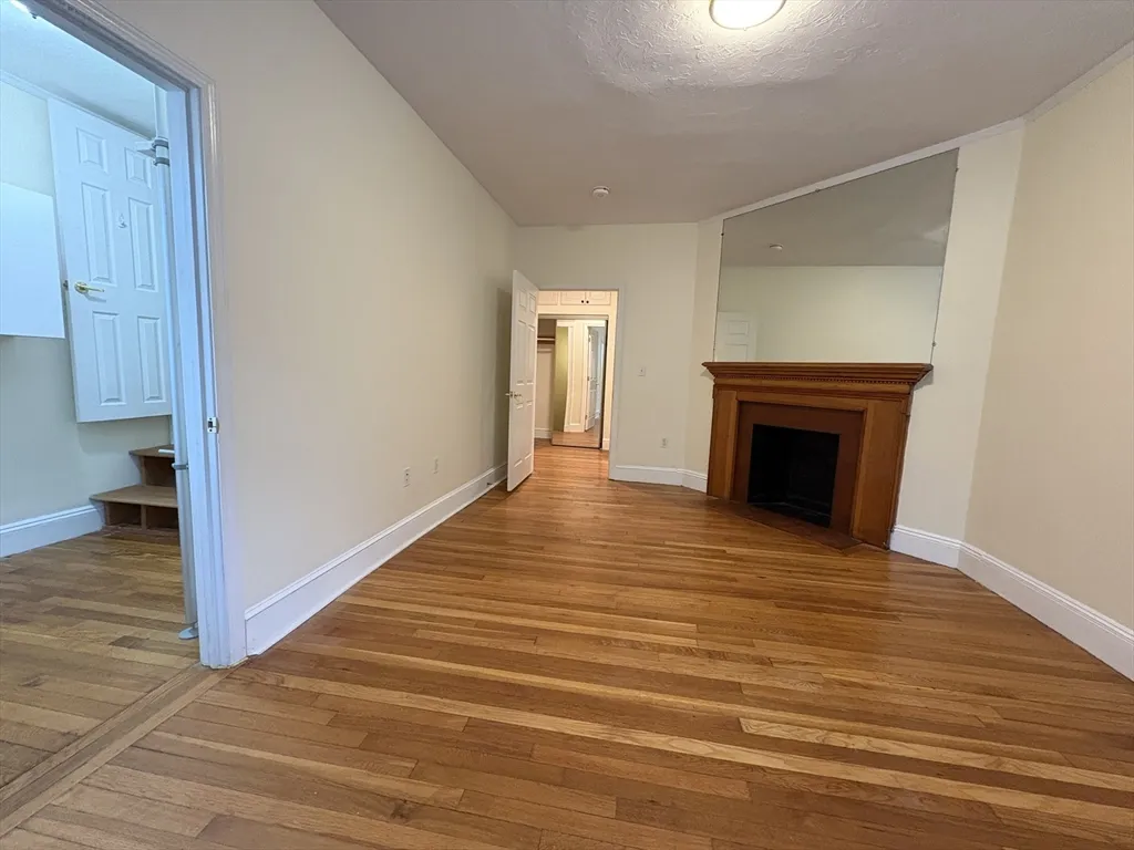4 bed, 2 bath apartment for rent at 191 Winthrop Rd Unit 1, Aspinwall Hill — photo 6 of 15