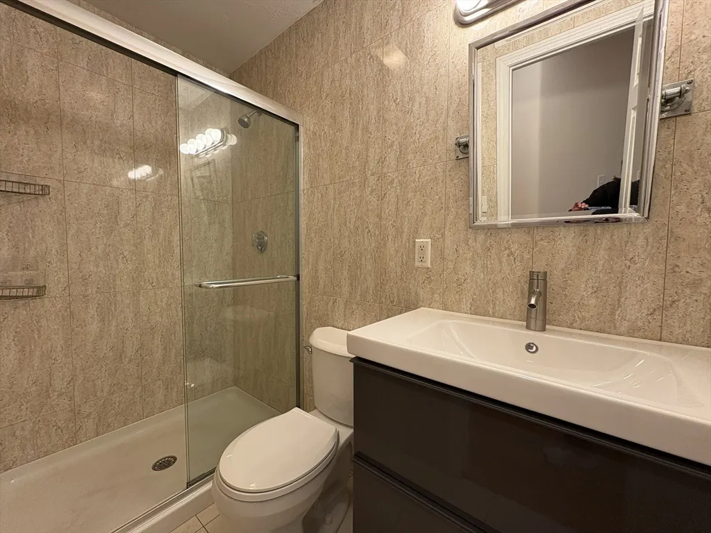 4 bed, 2 bath apartment for rent at 191 Winthrop Rd Unit 1, Aspinwall Hill — photo 4 of 15