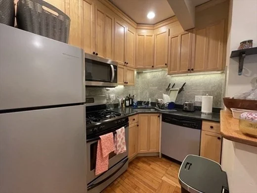3 bed, 2 bath apartment for rent at 191 Winthrop Rd Unit 2, Washington Square — photo 6 of 14