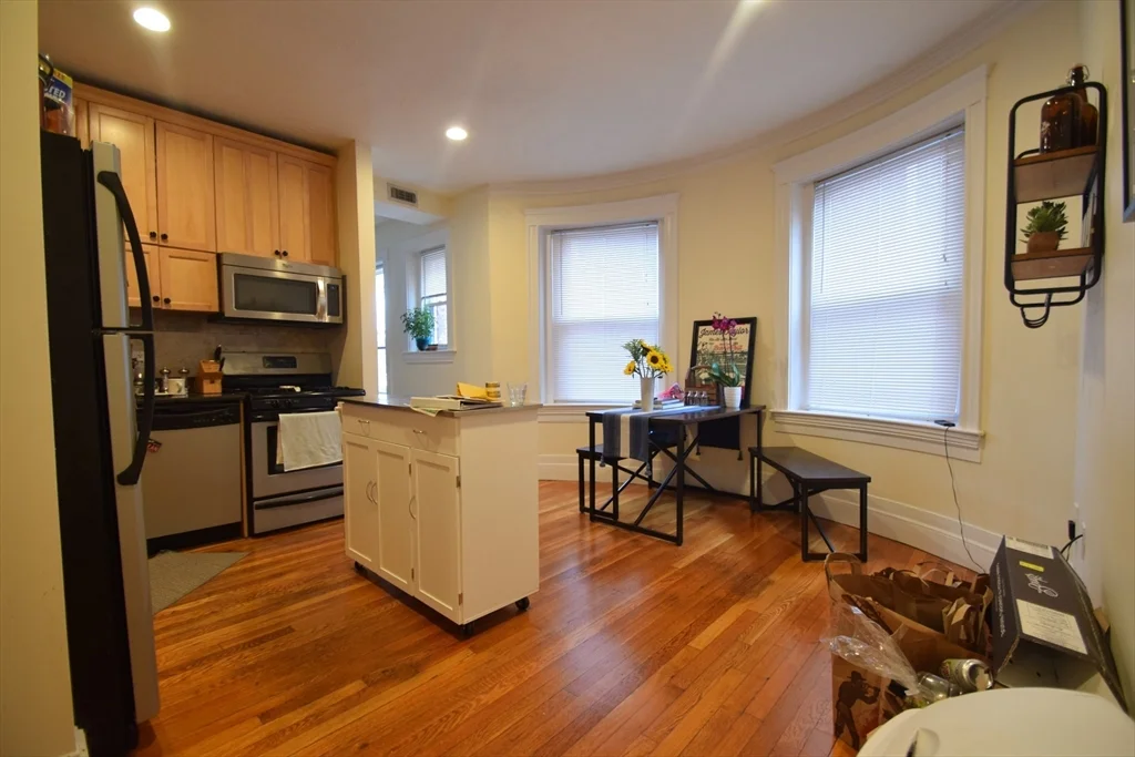 3 bed, 2 bath apartment for rent at 191 Winthrop Rd Unit 3, Washington Square — photo 9 of 13