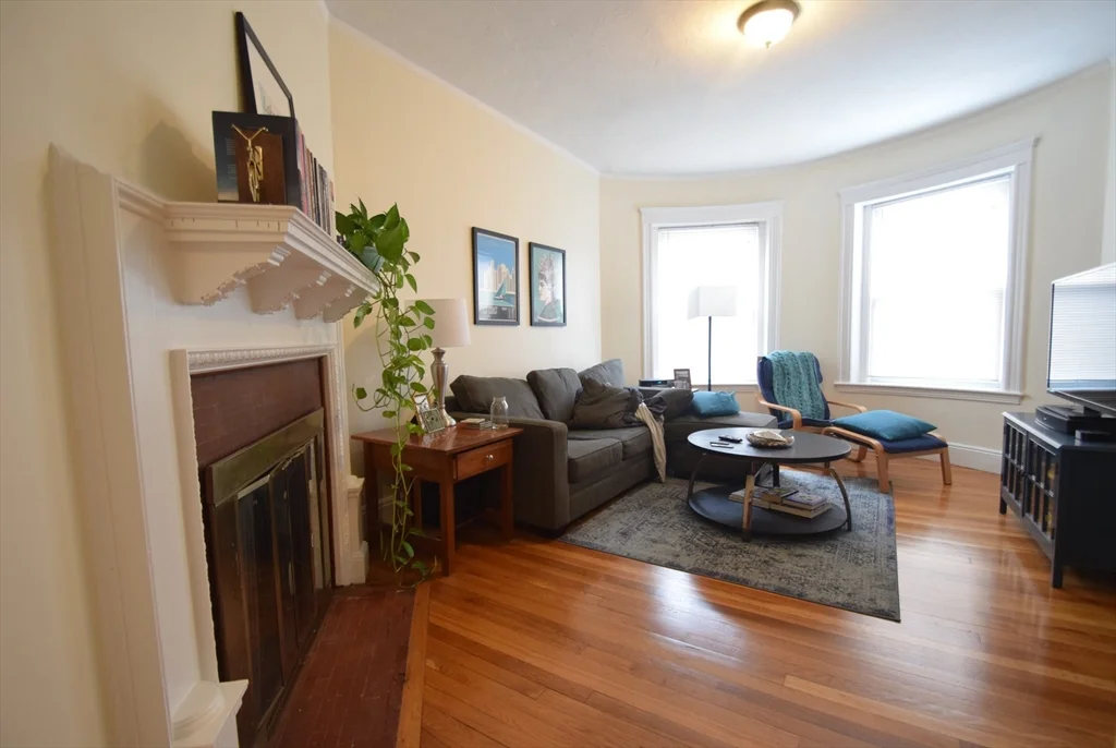 3 bed, 2 bath apartment for rent at 191 Winthrop Rd Unit 3, Washington Square — photo 1 of 13