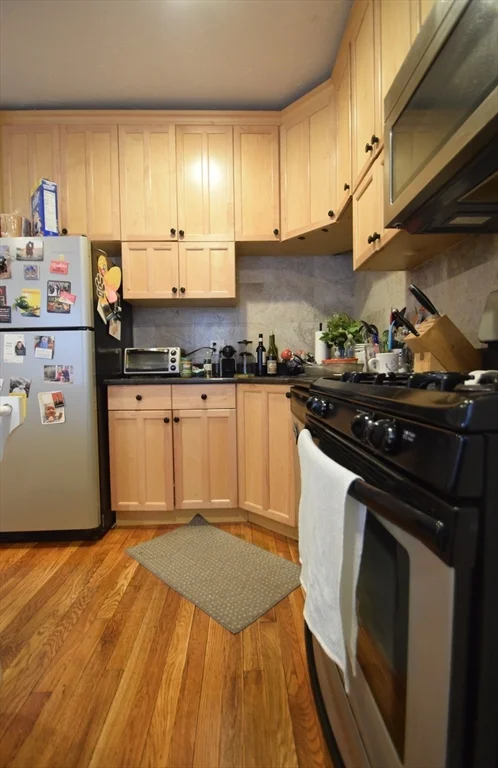 3 bed, 2 bath apartment for rent at 191 Winthrop Rd Unit 3, Washington Square — photo 7 of 13