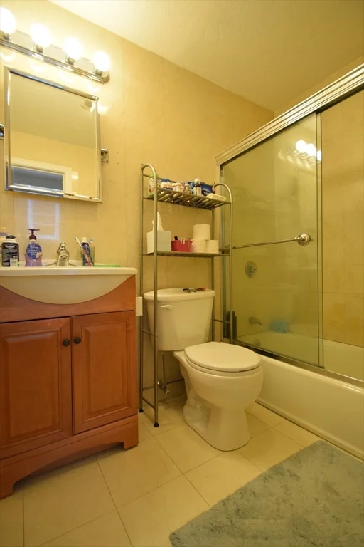 3 bed, 2 bath apartment for rent at 191 Winthrop Rd Unit 3, Washington Square — photo 11 of 13