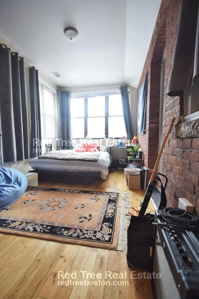 2 bed, 1 bath apartment for rent at 191 Winthrop Rd Unit 4, Aspinwall Hill — photo 4 of 13