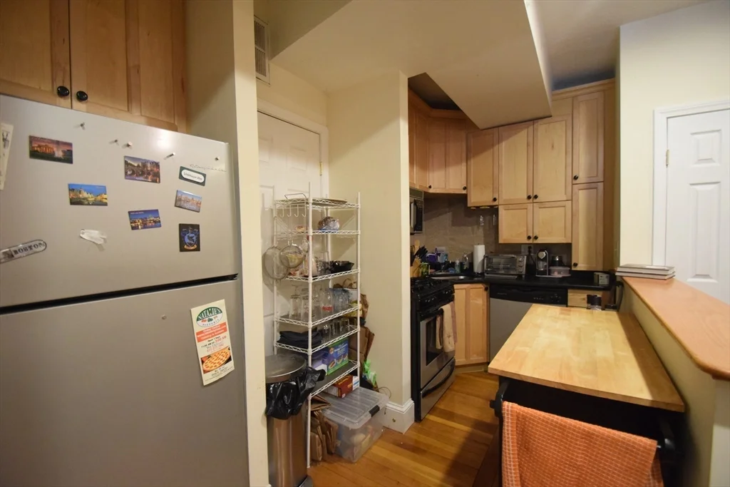2 bed, 1 bath apartment for rent at 191 Winthrop Rd Unit 4, Washington Square — photo 3 of 7